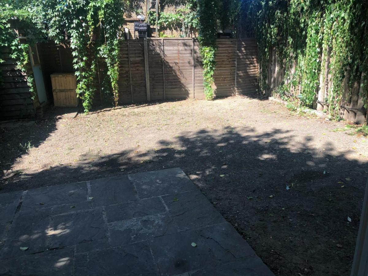 Double Room With Private Bathroom In A 2-Bedrooms House London Exteriör bild